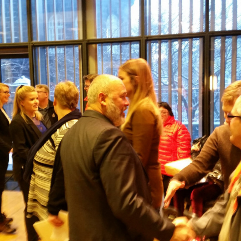 Logi og Ólafur Ólafsson spjalla