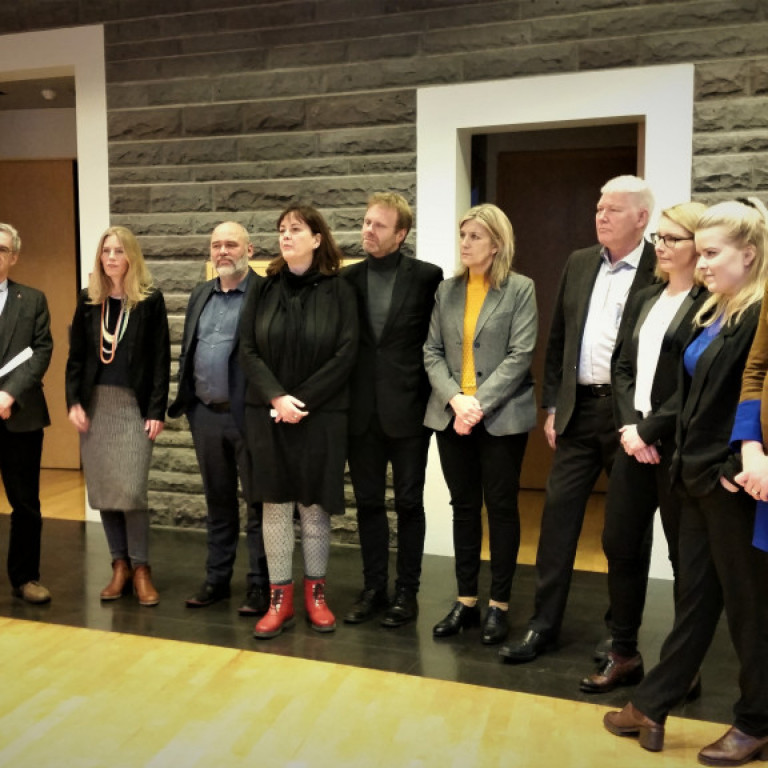 Þingmenn hlusta á forrorð