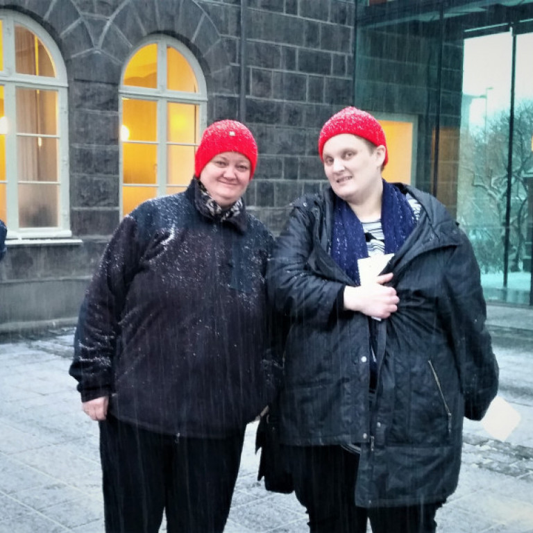 Að lokinni afhentingu, Ína og Aileen.