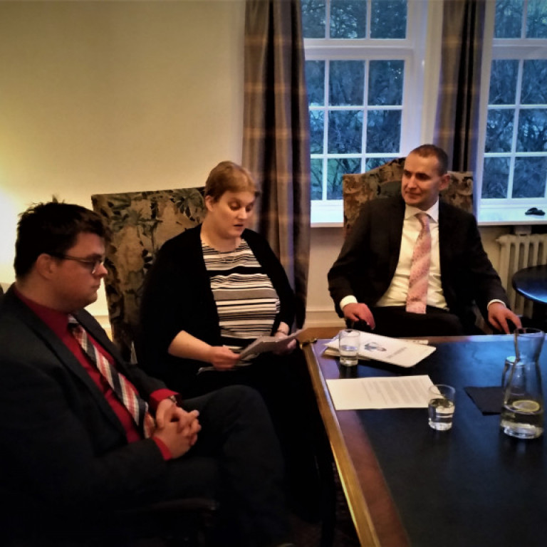 Forseti Íslands, Aileen og Snæbjörn Áki fara yfri málefni Átaks.