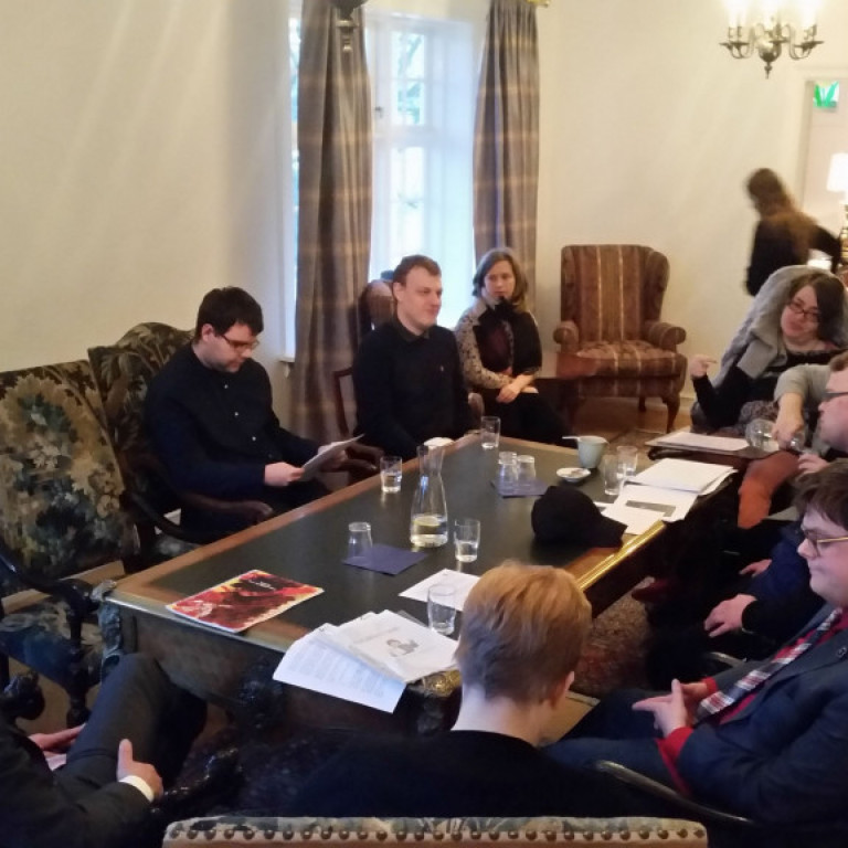 Farið yfir málefnnin.