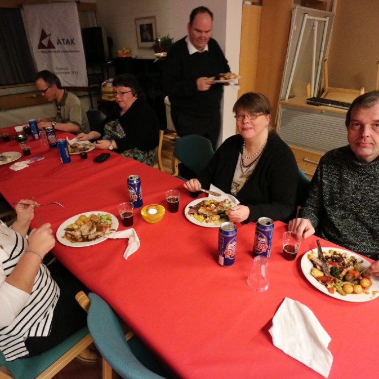 Hér sjáum við Guðbjörgu og hennar filgju ásamt Björgvini sem kemur frá Hlaðborðinu.