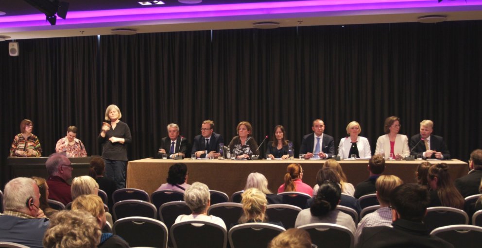 Frambjóðendur svara