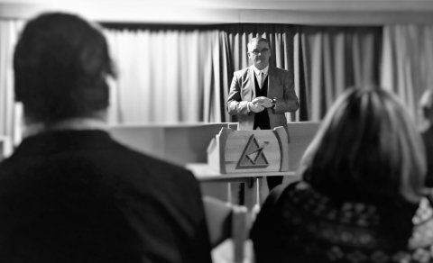 Pál Valur með sitt innlegg til félagsmanna Átaks, félag fólks með þroskahömlun.