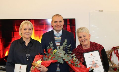Forseti Íslands, Guðni Th. Jóhannesson afhenti heiðursverðlaunin árið 2021. Verðlaunin fengu þær Ger…