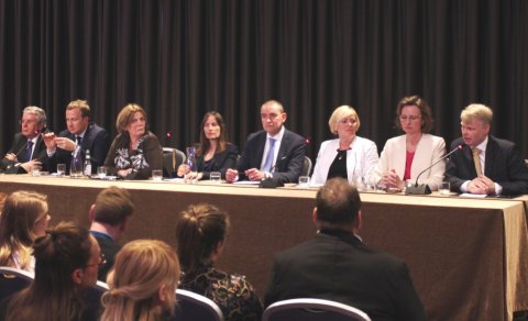 Myndbandið komið á YouTube